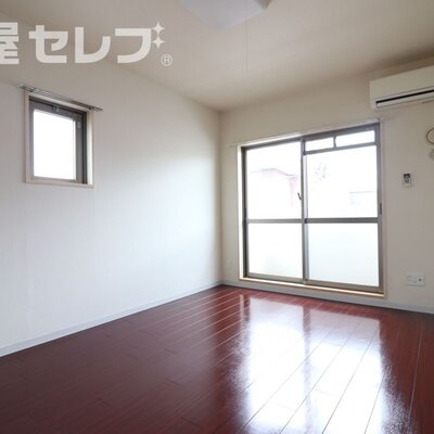 
						角部屋の写真を参照